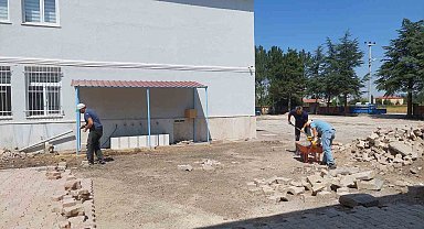 Okul idareci ve çalışanlarından örnek davranış