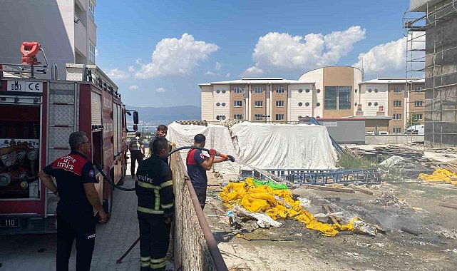Okul inşaatında yakılan ateş ekipleri harekete geçirdi