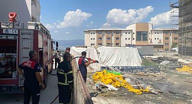 Okul inşaatında yakılan ateş ekipleri harekete geçirdi