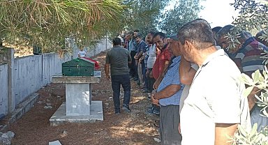 Ölü bulunan üniversite öğrencisinin cenazesi Mersin'de toprağa verildi