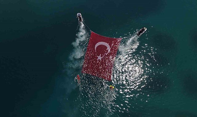 Ölüdeniz JAK Timinden coşkulu Zafer Bayramı kutlaması