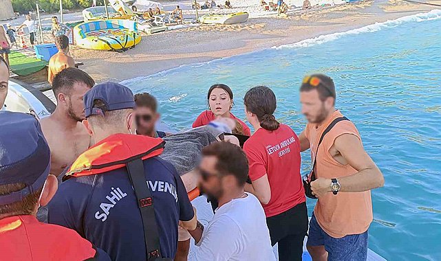 Ölüdeniz'de yüzerken yaralanan vatandaşa Sahil Güvenlik 'ten tıbbi tahliye