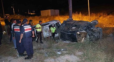 Önündeki araca çarptı, iki araç da takla attı: 2'si ağır 5 yaralı