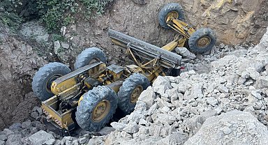 Ordu'da freni patlayan iş makinası uçuruma yuvalandı: O anlar kamerada