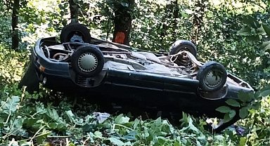 Ordu'da otomobil ormanlık alana yuvarlandı: 3 yaralı