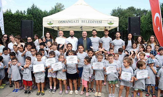 Osmangazi'de minikler yaz tatilinde yüzmeyi öğrendi
