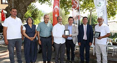 Osmangazi'nin gönüllü temizlik elçilerine teşekkür plaketi
