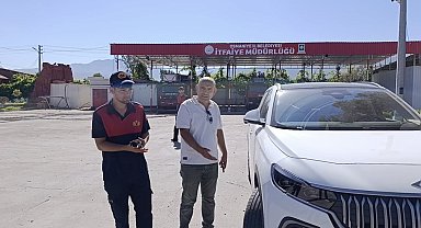 Osmaniye'de elektrikli otomobilin bagajında mahsur kalan 5 kedi yavrusu kurtarıldı