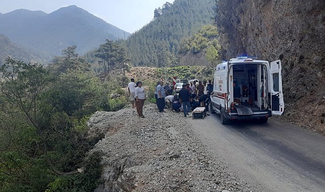 Osmaniye'de kayalıklara çarpan otomobil yan yattı: 3 yaralı