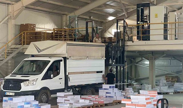 Osmaniye'de kitaplar sıra üzerinde öğrencileri bekliyor
