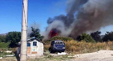 Otluk ve ağaçlık alanda çıkan yangın paniğe sebep oldu