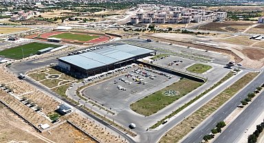 Otobüs terminali, günde yüzlerce yolcuyu ağırlıyor