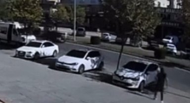 Otomobilin çarptığı 12 yaşındaki çocuk 5 günlük yaşam mücadelesini kaybetti: Feci kaza kamerada