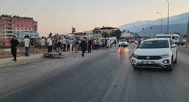 Otomobille çarpışan motosikletin sürücüsü öldü