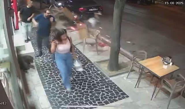 Otomobille çarpışan motosikletteki 2 kişi böyle savruldu: 3 yaralı
