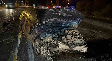 Otomobillerin çarpıştığı kazada 1 kişi öldü, 2 kişi yaralandı