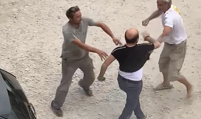 Otoparkta silahlı kavgada 2 kişi yaralandı: Olay anı kamerada