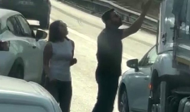 Otoyolda trafik terörü, yol kesip sürücüyle tartıştılar
