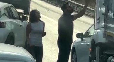 Otoyolda trafik terörü, yol kesip sürücüyle tartıştılar