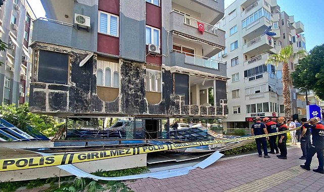 Özel laboratuvarın dış cephe kaplamaları çöktü, ortalık savaş alanına döndü