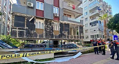 Özel laboratuvarın dış cephe kaplamaları çöktü, ortalık savaş alanına döndü