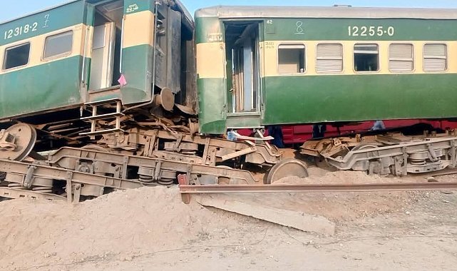 Pakistan'da tren kazası: 1 ölü, 24 yaralı