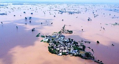 Pakistan'da yüzlerce köyde sel: 22 kişi öldü, 600 bin kişi tahliye edildi