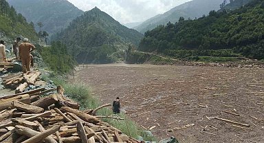 Pakistan'daki sellerde son 48 saatte 351 kişi hayatını kaybetti