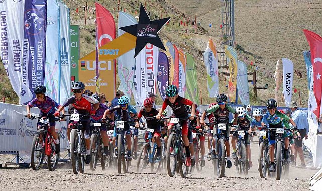 Palandöken'in zirvesinde pedal çevirdiler