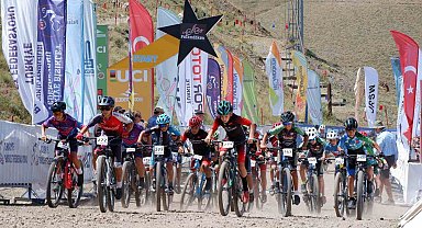Palandöken'in zirvesinde pedal çevirdiler