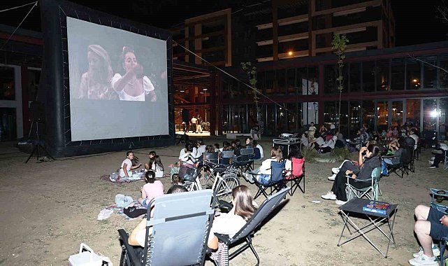 Pancar Deposu'nda açık havada sinema keyfi