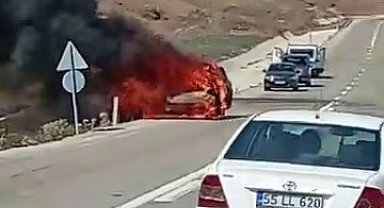 Park halindeki araç alev topuna döndü