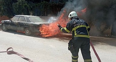 Park halindeki Mercedes alevlere teslim oldu