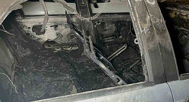 Park halindeyken yanmaya başlayan otomobil için mahalleli seferber oldu