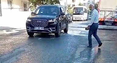 Patlayan borudan sular dereye aktı, vatandaşlar tepki gösterdi