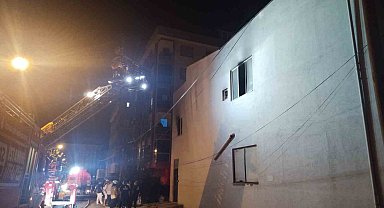 Pendik'te elektrik kablosu deposunda yangın