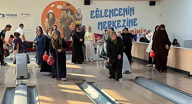 Pendik'te "Gelin - Kaynana" bowling mücadelesi renkli görüntülere sahne oldu