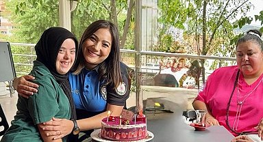 Polis ablaları Rabia'nın mutluluğuna ortak oldu