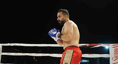 Polis memuru kick boks müsabakasında Pakistanlı rakibini nakavt ederek şampiyon oldu
