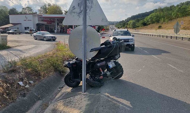 Polisin ''dur'' ihtarına uymayan otomobil kaza yaptı: 2 yaralı