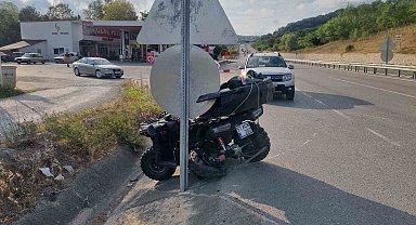 Polisin ''dur'' ihtarına uymayan otomobil kaza yaptı: 2 yaralı