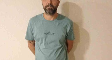Polisler turist kılığına girdi, aranan şahsı yakaladı