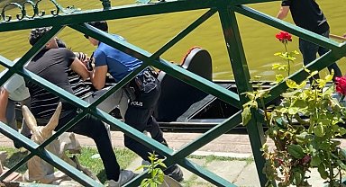 Polisten nefes kesen operasyon: Porsuk Çayı'na atlamaya çalışan kadın kurtarıldı