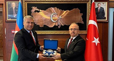 Prof. Dr. Adıgüzel'in uluslararası eğitim hamlesi Azerbaycan'da sürüyor