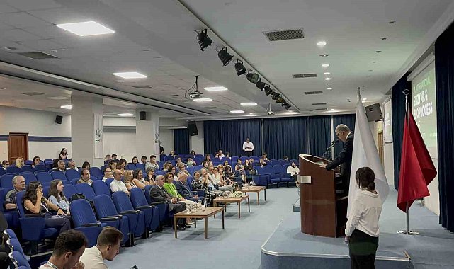 Profesörden yapay zeka uyarısı: "Bu hızlı gelişmenin arkasında kalmamalıyız"