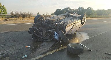 Refüje çarpan araç takla attı: 1 yaralı