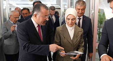 Rektör Kırışık bilimsel verilerle hazırlanan modeli Bakan Göktaş'a sundu
