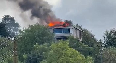 Rize'de çatı yangını korkuttu