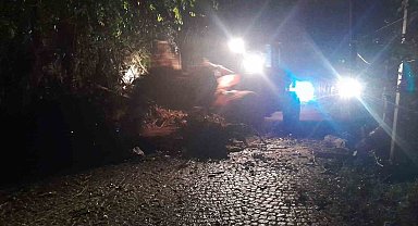 Rize'de heyelan: Yol ulaşıma kapandı