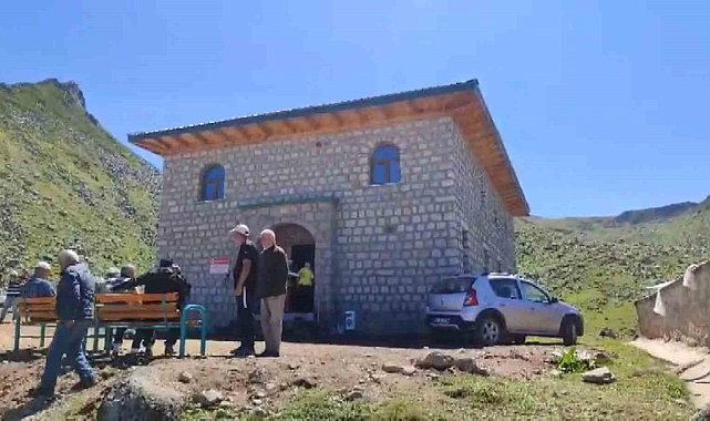Rize'nin en yüksek yayla camisi Çamlıhemşin'de açıldı